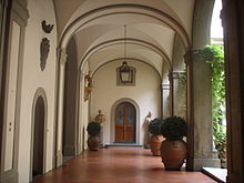 Palazzo_Pucci_primo_cortile_1